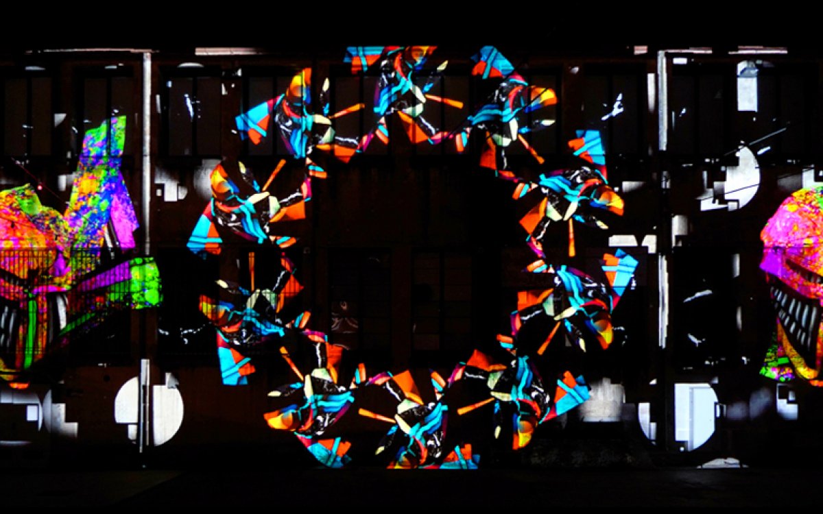 Face Volition, video mapping interactiu