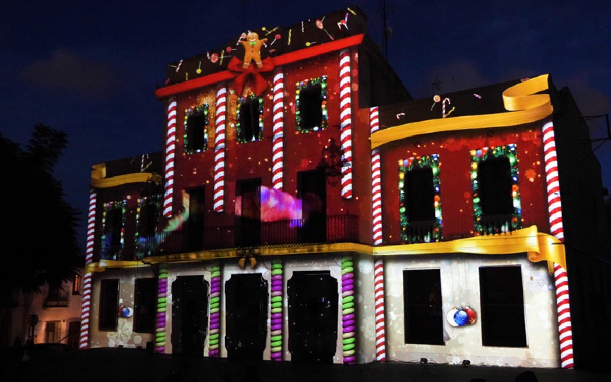 Christmas lights on projection mapping in Tiana